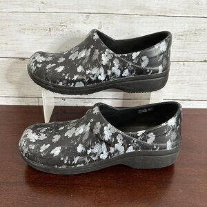 Dual Crocs Women's Slip Resistant Non Marking Floral Clog Shoes 7 Black Gray